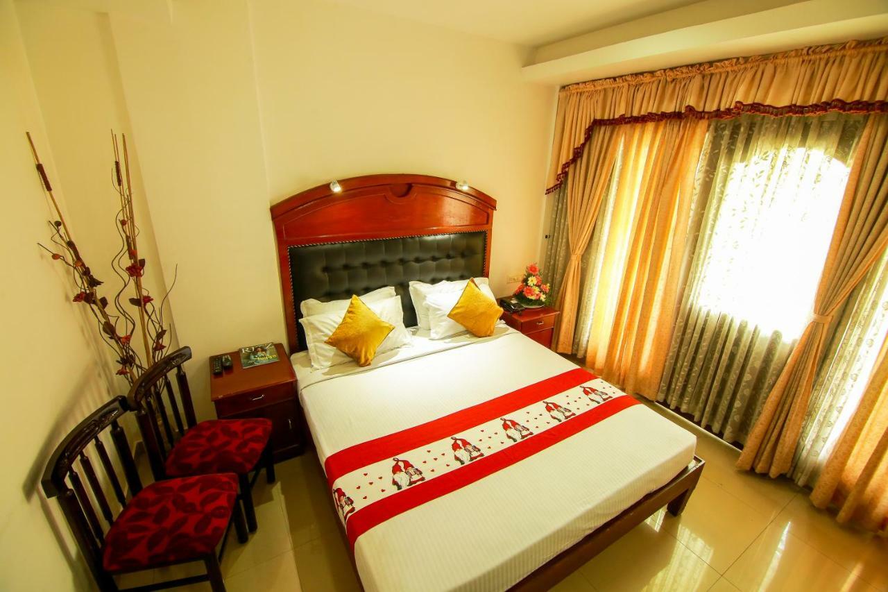 Hotel Meadows International Kizhake Chālakudi Exterior foto